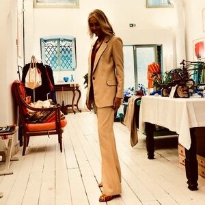 SOLD Soledad Twombly Peach Linen Tailored Suit